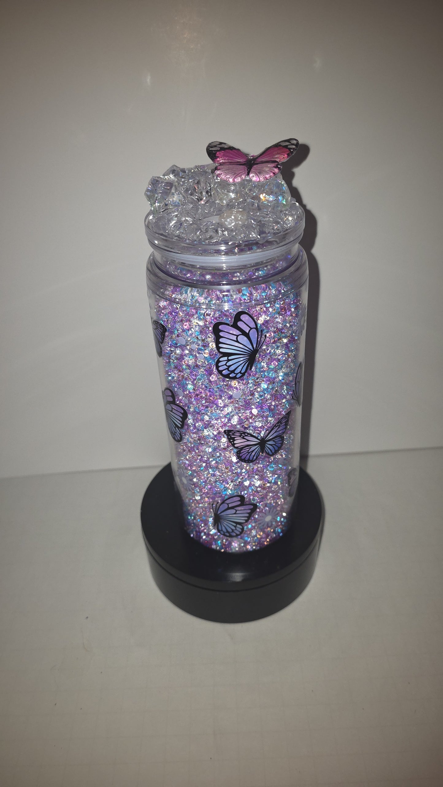 20 oz, acrylic with handle butterfly diamond filled and matching epoxy. Ice cube lid.