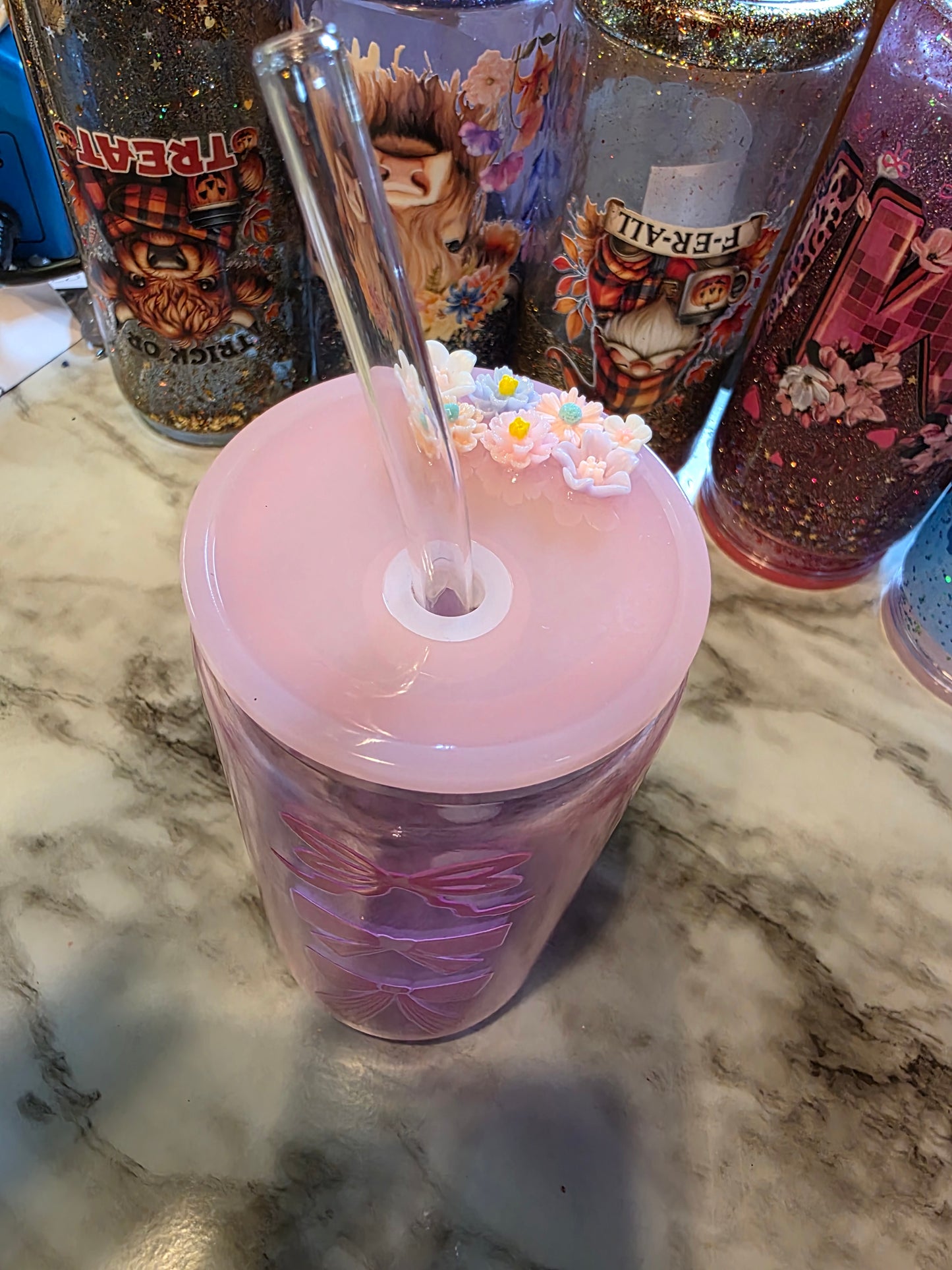 Pre Made Glass Tumbler With Color Glass Straw And Decorated Lid