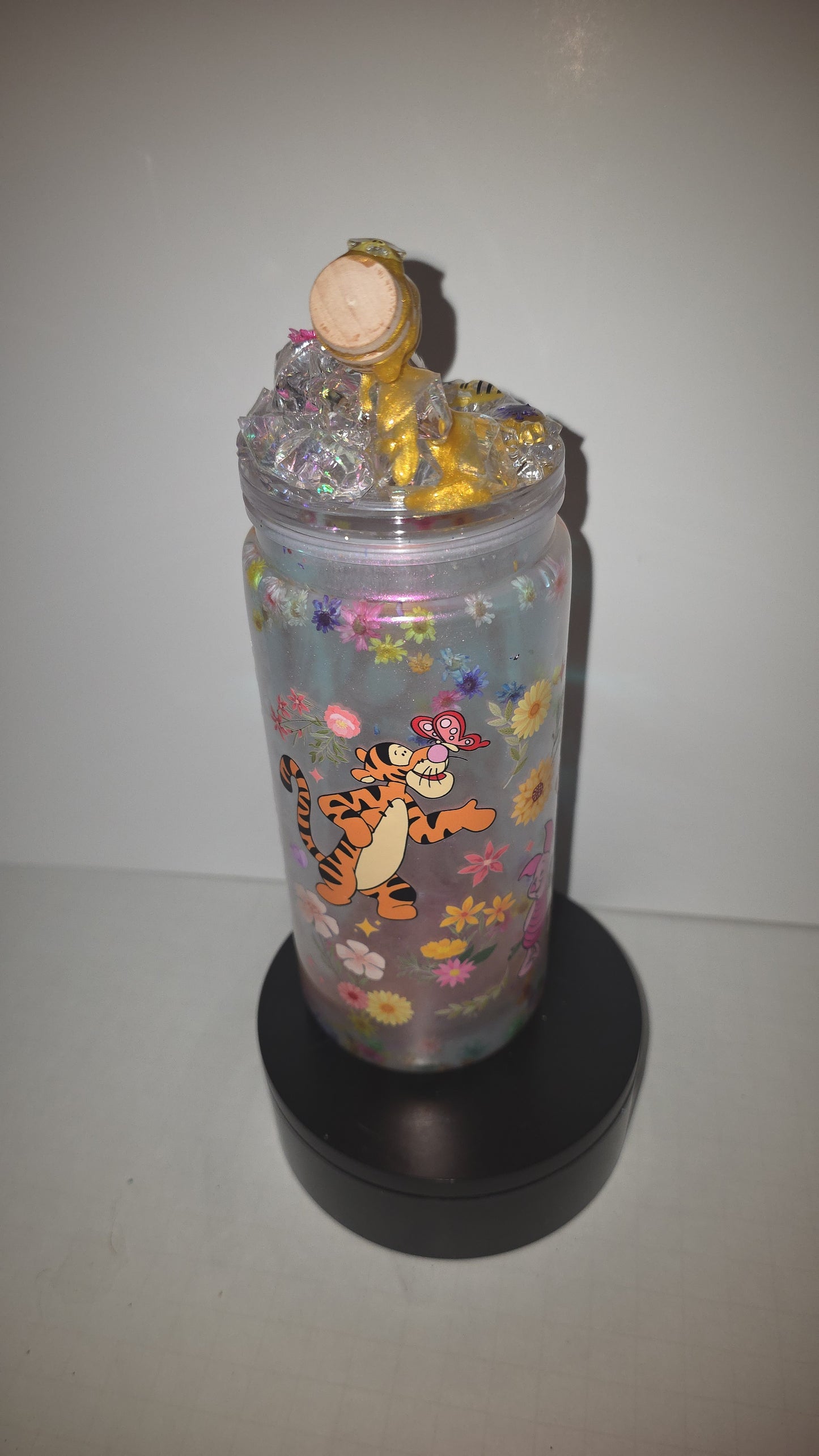 2o oz perlesscent Mica with floating dry flowers. Comes with matching, honey drip ice epoxy lid.
